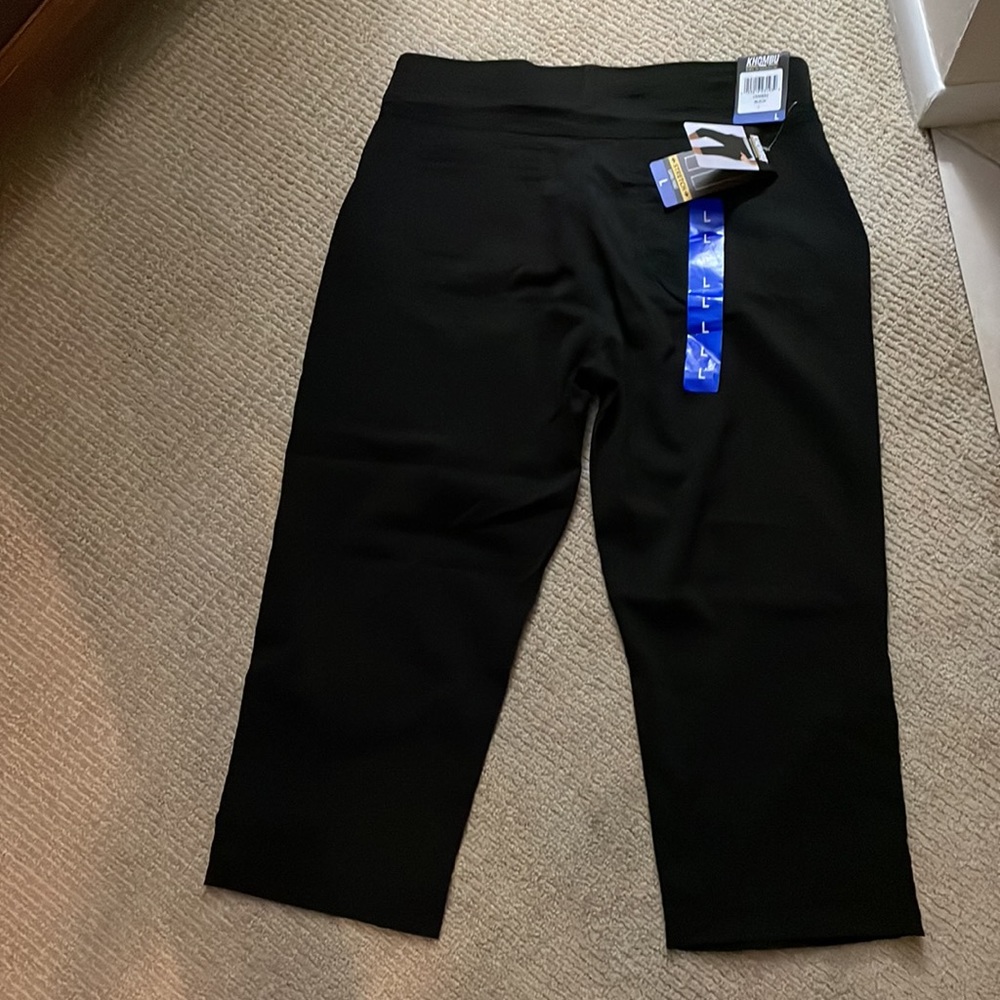 NWT Khombu ladies stretch Capris in Black